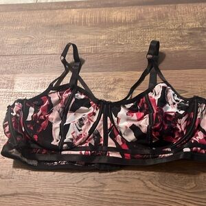 EUC Torrid curves size 4 unlined lacy cage bra magenta, plum, black, grey floral